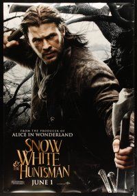 9c525 SNOW WHITE & THE HUNTSMAN DS bus stop '12 cool image of Chris Hemsworth in title role!