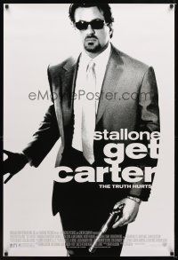 9k197 GET CARTER 1sh '00 great full-length image of Sylvester Stallone in cool shades w/gun!