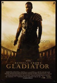 9k203 GLADIATOR DS 1sh '00 Ridley Scott, cool image of Russell Crowe in the Coliseum!