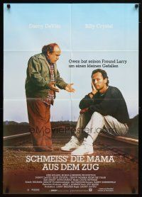9m647 THROW MOMMA FROM THE TRAIN German '87 Danny DeVito asks Billy Crystal for a favor!