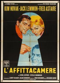 9s244 NOTORIOUS LANDLADY Italian 1p '62 different art of Novak, Lemmon & Astaire in keyhole!