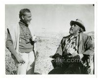 9t082 BALLAD OF CABLE HOGUE candid 8x10 still '70 Sam Peckinpah chats with Jason Robards on set!