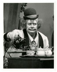 9t416 CAPTAIN KANGAROO TV 7x9 still '70 Bob Keene as the Town Clown pours a cup of tea!