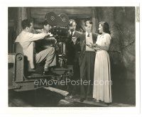 9t095 CAT & THE CANARY deluxe candid 8x10 key book still '39 Paulette Goddard w/director & camera!