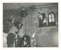 9t125 FLAME & THE ARROW candid 8x10 still '50 Burt Lancaster filmed climbing down pole by Julian!