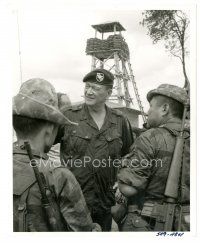 9t582 GREEN BERETS 8x10 still '68 close up of John Wayne talking to Vietnamese soldiers!