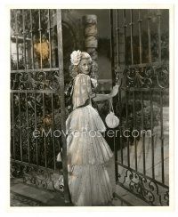 9t605 HEARTBEAT 8x10 still '46 full-length Ginger Rogers sneaking into gate by John Miehle!