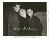 9t822 PILLOW TALK 8x10 still '59 Doris Day between Rock Hudson & Tony Randall, all smiling!