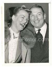 9t964 VICTOR MCLAGLEN 6.25x8 news photo '43 with his bride-to-be Suzanne Rockefeller Brueggenann!