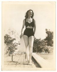 1h637 LUCILLE BREMER 8x10 still '40s full-length in her swimsuit moving her chair by the pool!