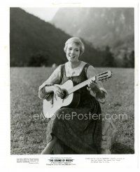 1h864 SOUND OF MUSIC 8x10 still '66 great close portrait of Julie Andrews playing guitar!