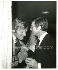1h891 TAB HUNTER/RODDY MCDOWALL 8x10 news photo '70s close up talking to each other at a party!