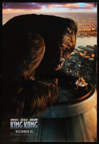 1j388 KING KONG teaser DS 1sh '05 Naomi Watts & giant ape on rooftop!