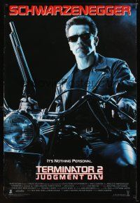 1j774 TERMINATOR 2 int'l 1sh '91 James Cameron, Arnold Schwarzenegger on motorcycle w/shotgun!