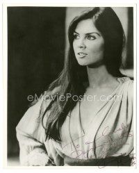 1r0875 CAROLINE MUNRO signed deluxe 8x10 REPRO still '80s waist high portrait of the sexy actress!