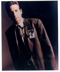 1r0896 DAVID DUCHOVNY signed color 8x10 REPRO still '00s cool c/u portrait of the X-Files star!