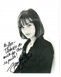 1r0776 SAMANTHA MATHIS signed 8x10 publicity still '00s cool close up portrait in black shirt!