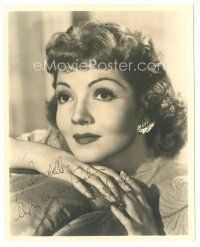 1r0515 CLAUDETTE COLBERT signed deluxe 8x10 still '40s pretty close portrait with head on her hand!