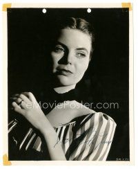 1r0536 DOROTHY MCGUIRE signed 8x11 key book still '50s head & shoulders c/u of the pretty actress!