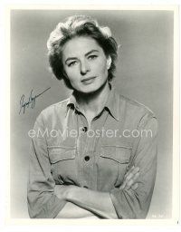 1r0571 INGRID BERGMAN signed 8x10 still '65 c/u with her arms crossed from The Yellow Rolls-Royce!