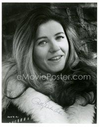 1r0661 PATTY DUKE signed 7.5x9.5 still '72 portrait of the pretty star from You'll Like My Mother!