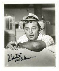 1r0687 ROBERT MITCHUM signed 8x10 still '62 best close portrait with cigar from Cape Fear!