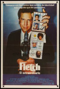 1s152 FLETCH Argentinean '85 Michael Ritchie, wacky detective Chevy Chase showing his ID cards!