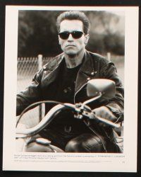 1x045 TERMINATOR 2 presskit w/ 16 stills '91 Arnold Schwarzenegger, Edward Furlong, James Cameron