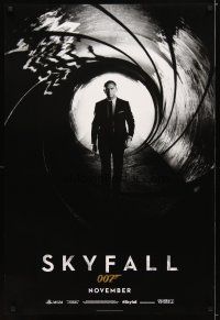 2b706 SKYFALL teaser DS 1sh '12 cool image of Daniel Craig as Bond in gun barrel, newest 007!