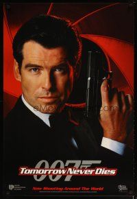 2b775 TOMORROW NEVER DIES int'l teaser DS 1sh '97 Pierce Brosnan as James Bond 007 w/gun!