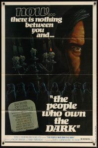 2c651 PEOPLE WHO OWN THE DARK 1sh '76 Spanish horror, there is nothing between you and them now!