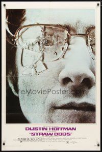 2c807 STRAW DOGS 1sh '72 directed by Sam Peckinpah, c/u of Dustin Hoffman w/broken glasses