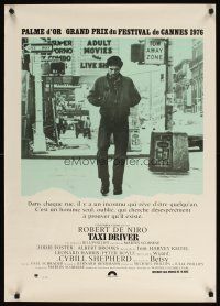 2p441 TAXI DRIVER French 23x32 '76 Robert De Niro walking on street, directed by Martin Scorsese!