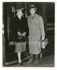 2x763 RALPH BELLAMY 8x9.75 still '39 with his wife in New York after finishing Let Us Live!