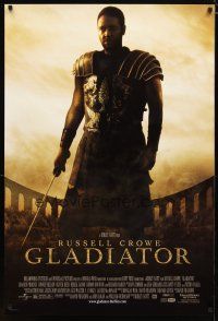 2z297 GLADIATOR DS 1sh '00 Ridley Scott, cool image of Russell Crowe in the Coliseum!