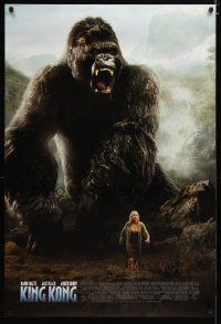 2z422 KING KONG DS 1sh '05 cool image of Naomi Watts & giant ape!