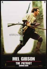 2z578 PATRIOT teaser DS 1sh '00 huge close up image of Mel Gibson running w/guns!