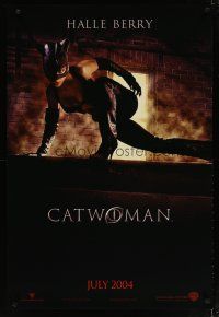 3f142 CATWOMAN teaser DS 1sh '04 Halle Berry in super sexy leather suit!