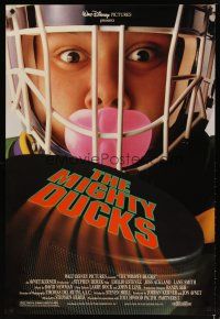 3f527 MIGHTY DUCKS DS 1sh '92 great image of puck coming at goalie, ice hockey!