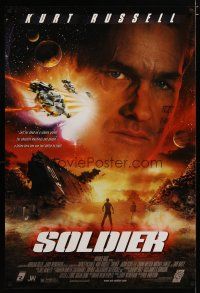 3f712 SOLDIER 1sh '98 huge close-up of Kurt Russell, wild sci-fi images!