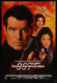 3f774 TOMORROW NEVER DIES video 1sh '97 Pierce Brosnan as Bond, Michelle Yeoh, sexy Teri Hatcher!