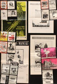 3g033 LOT OF 23 CUT PRESSBOOKS '60s-70s great advertising images from a variety of movies!