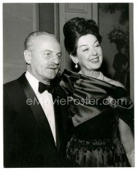 3k189 DARRYL F. ZANUCK/ROSALIND RUSSELL 7.5x9.5 still '60s together at his homecoming party!