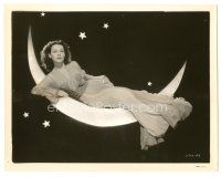 3k370 HEAVENLY BODY candid 8x10.25 still '44 full-length sexy Hedy Lamarr posing on crescent moon!