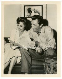 3k387 HOME FROM THE HILL candid 8x10.25 still '60 Robert Mitchum & Eleanor Parker laugh at script!