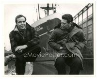 3k663 ON THE WATERFRONT candid 8.25x10 still '54 Marlon Brando & his stand-in between scenes!