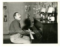 3k682 PAT O'BRIEN 8x10.25 still '30s playing piano & singing at home by Scotty Welbourne!