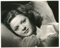 3k695 PEGGY DRAKE 7.5x9.5 still '41 super close up laying down in low-cut dress by Bachrach!