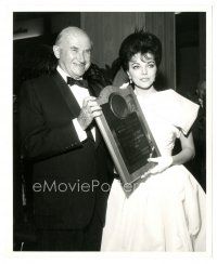 3k786 SAMUEL GOLDWYN/JOAN COLLINS 8.25x10 still '59 he gives her the award for Room At The Top!
