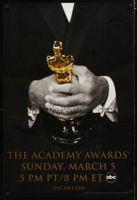 3p014 78th ANNUAL ACADEMY AWARDS DS 1sh '05 cool Studio 318 design of man in suit holding Oscar!